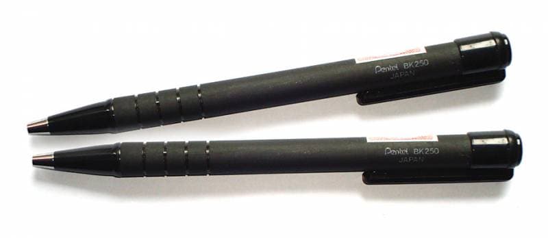 Bút bi Pentel BK250-đen - Image 1