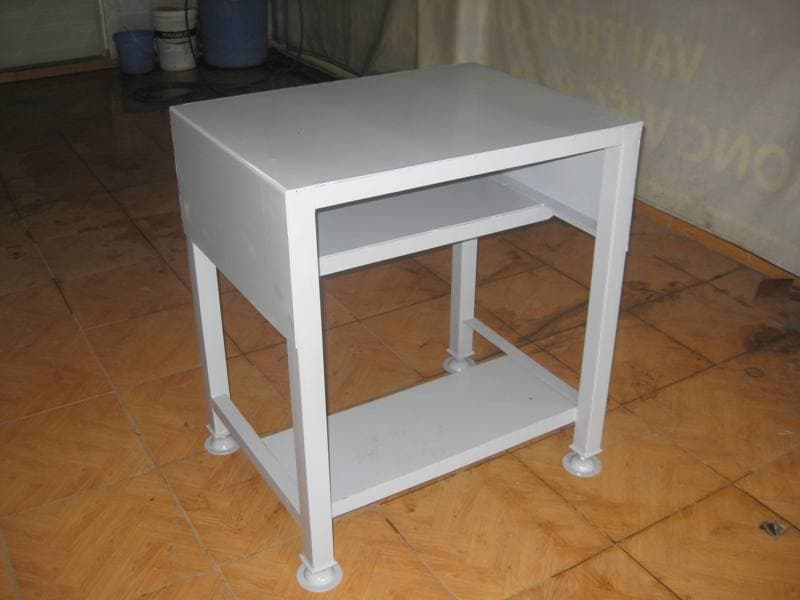 Bàn chân sắt có ngăn 800 x 600 x 750mm - Image 1